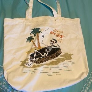 Hot Topic tote